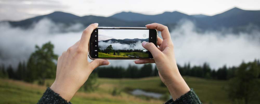 Not Chasing DSLRs anymore, now smartphones are giving a huge competition in terms of good quality pictures and videos